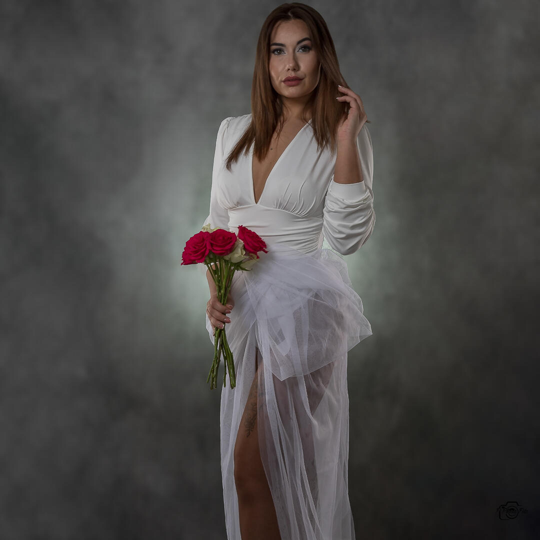 Fashion shoot in studio with Laura.